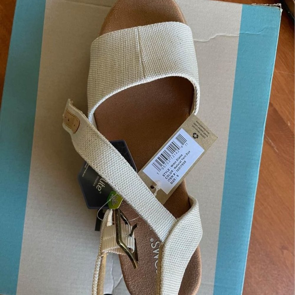 NWT TOMS Wedge Sandals